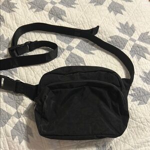 BAGGU Fanny pack (w/ strap extender)